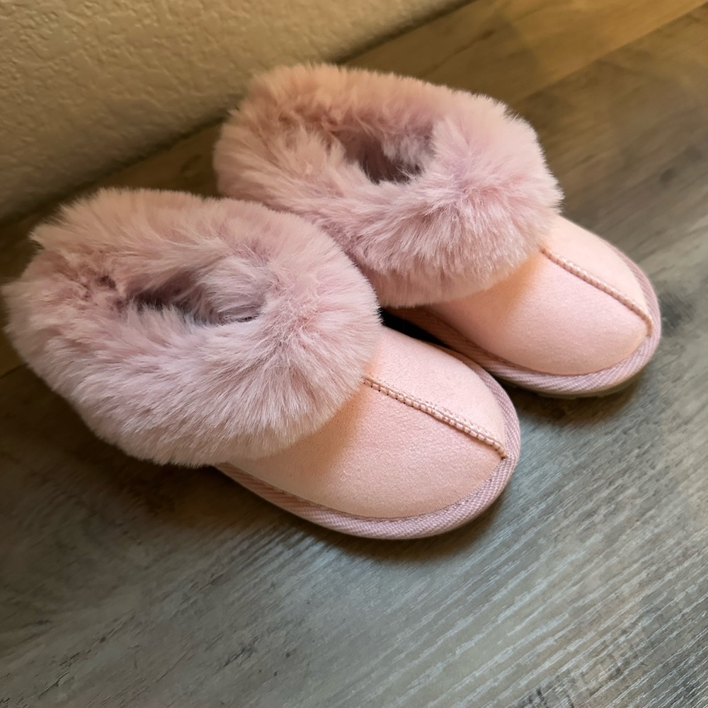 Cat & Jack Girls Slippers